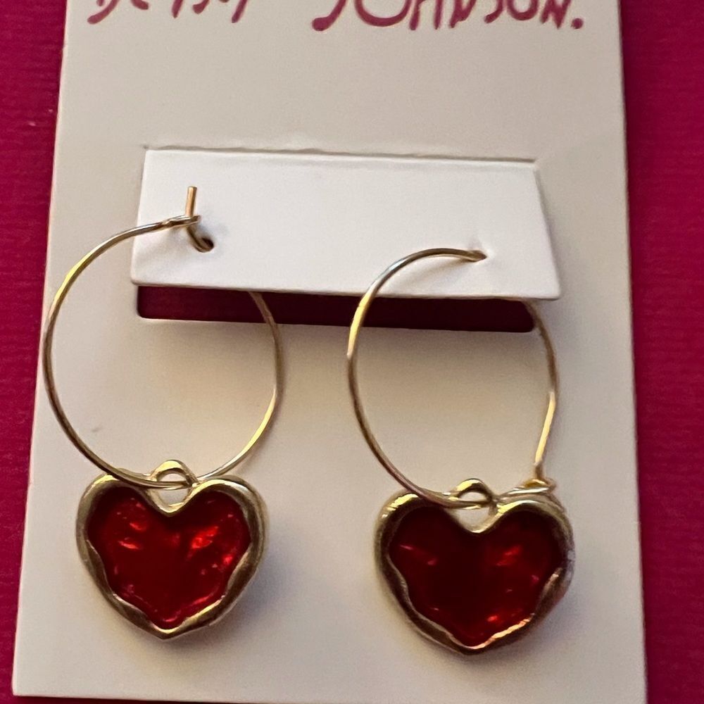 ♥️ Betsey Johnson red heart dangle earrings ♥️